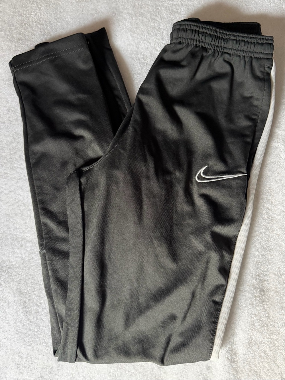 Boys Nike Dry Fit Gray Track Pants Joggers with White Side Stripe Size X Large